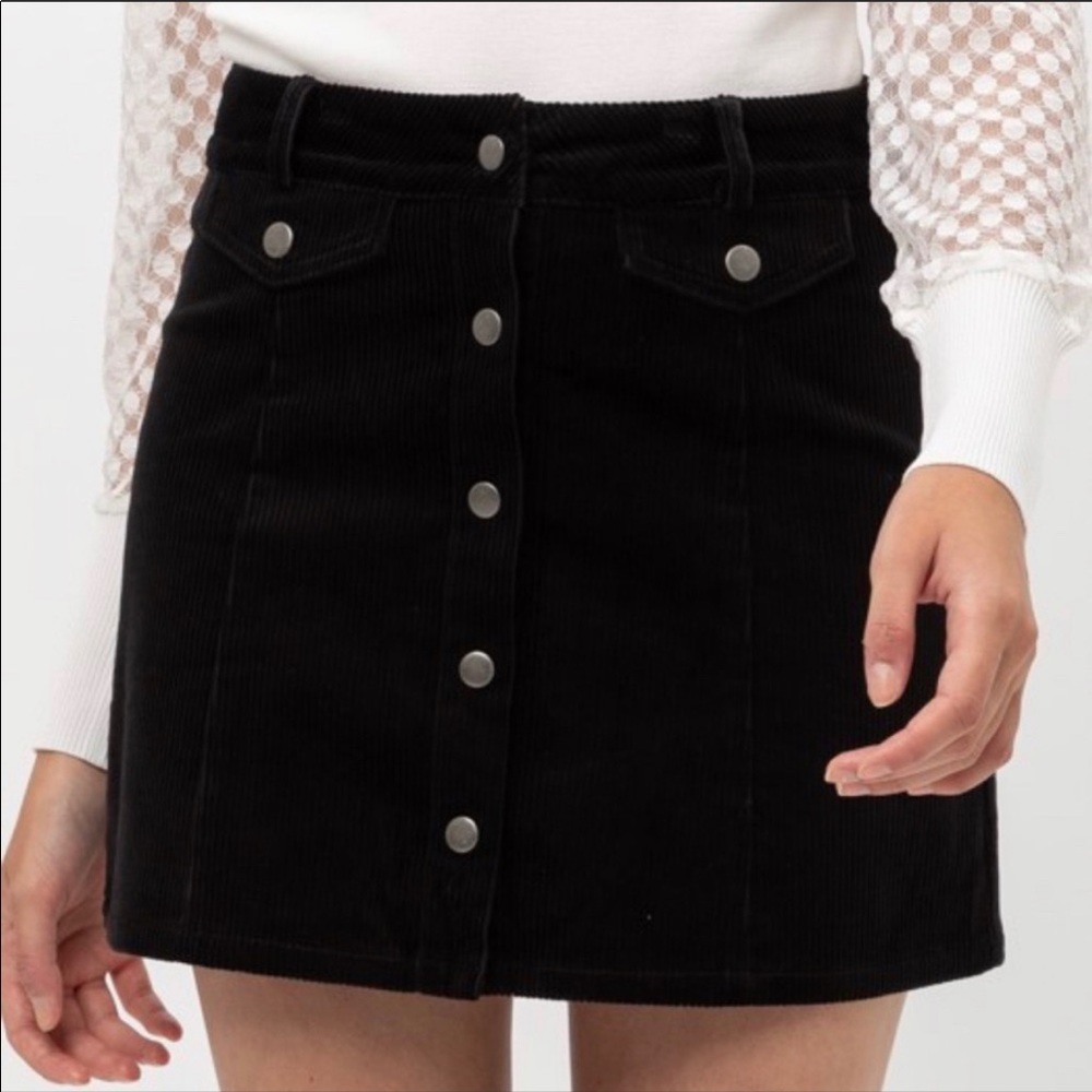🌻♻️New Curduroy button down skirt- black